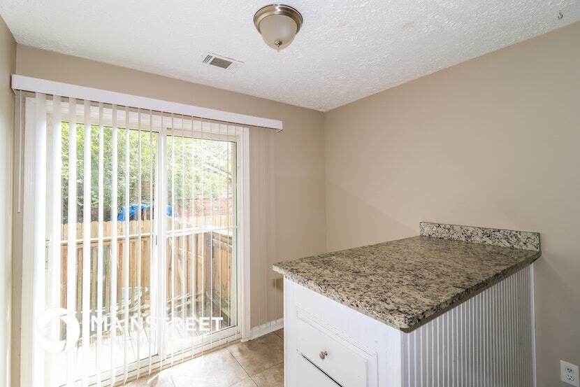 Building Photo - 2156 Oldfield Dr