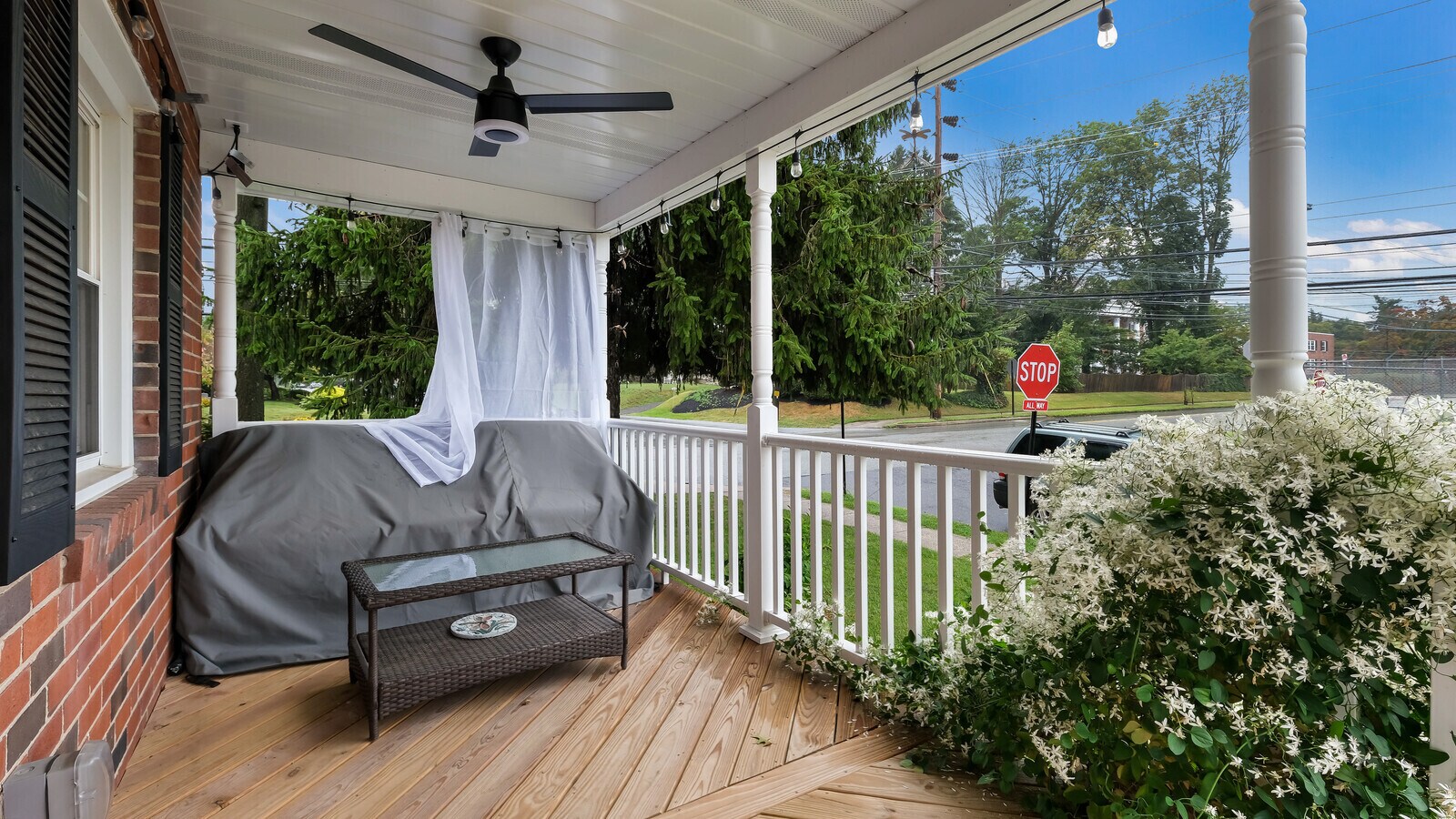 Front Porch - 321 E Jefferson St