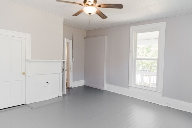 Building Photo - 218 W Chappell St