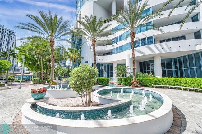 Building Photo - 333 Las Olas Way