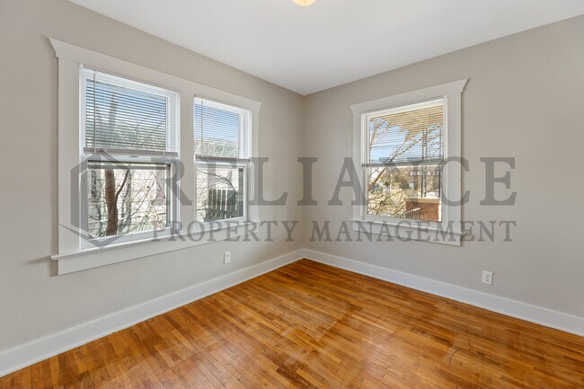 Building Photo - 1011 S Marys Dr