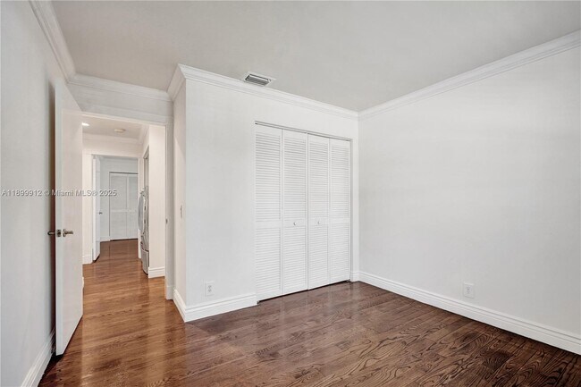 Building Photo - 658 Stanton Dr
