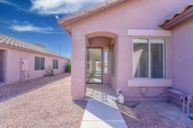 Building Photo - Prime Surprise Location | 3 Bed, Low-Maintenance Yard + Amenities