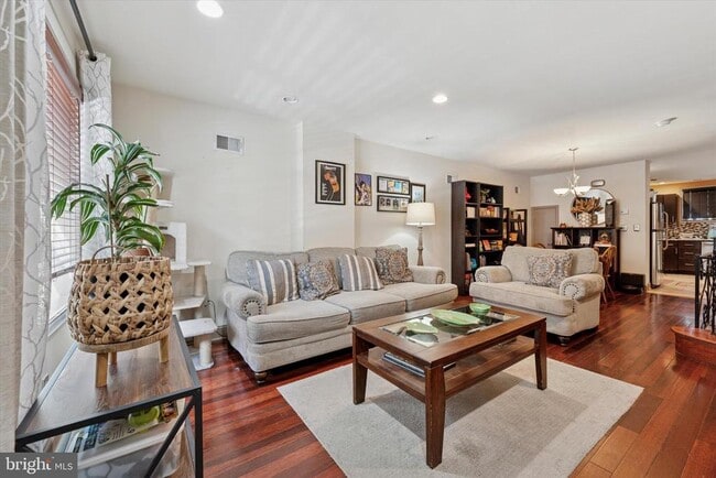 Building Photo - 2423 S Bancroft St