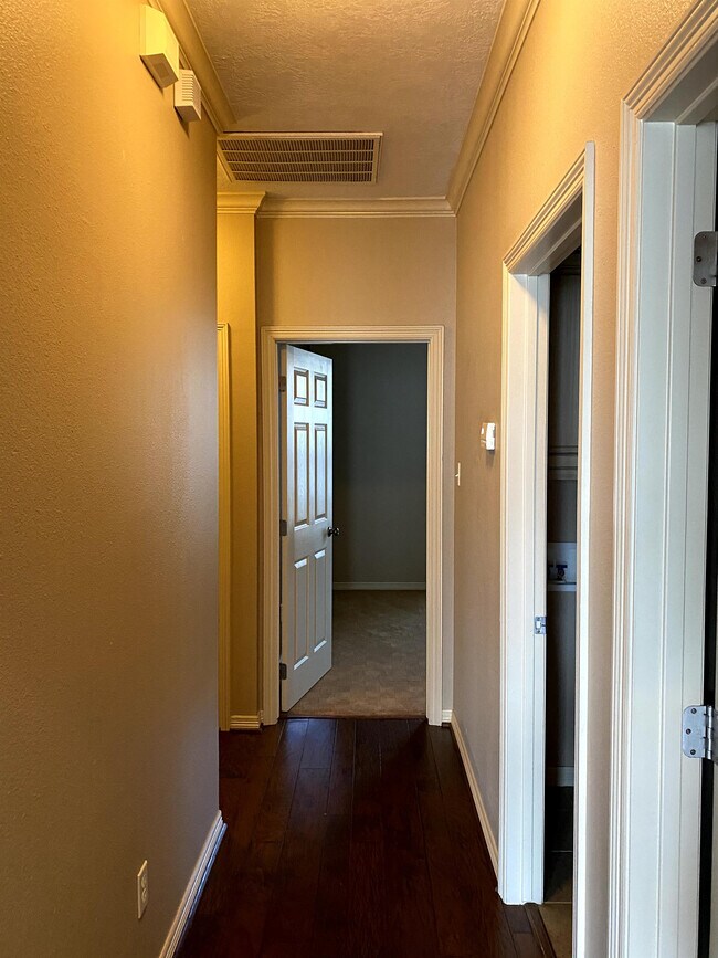 Building Photo - 8422 Alison Ave