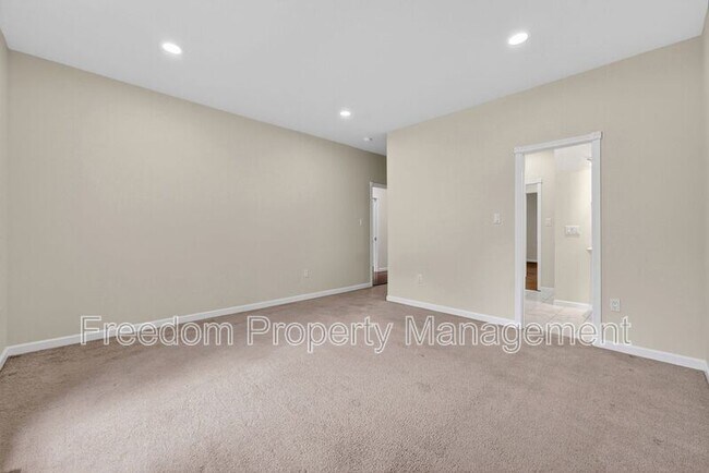 Building Photo - 8513 Thomas Dr