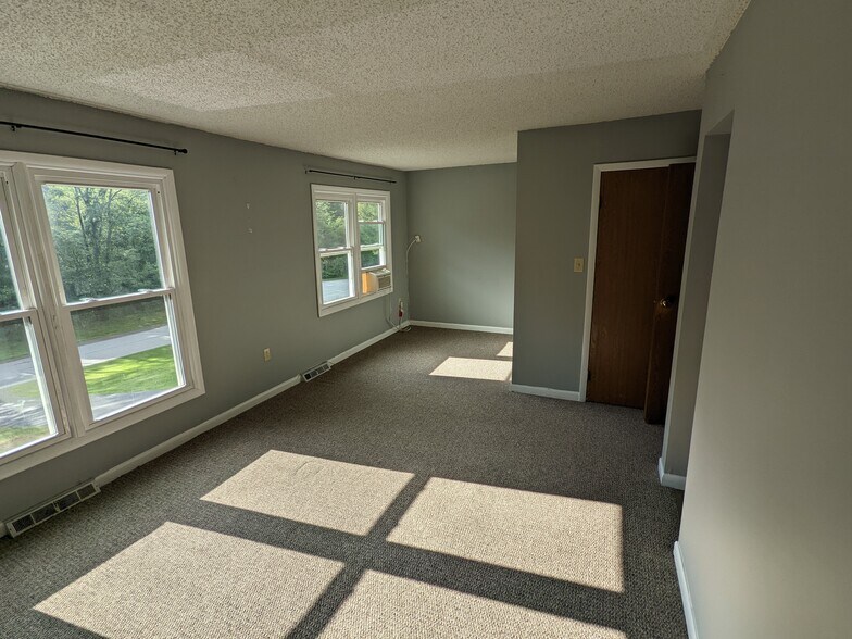 Building Photo - 38 Whispering Pines Rd