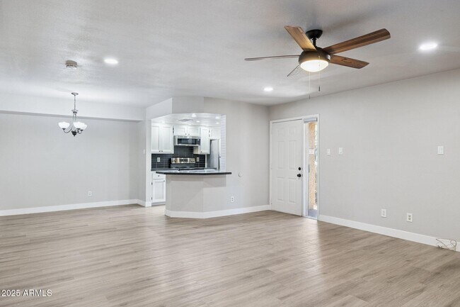 Building Photo - 7950 E Starlight Way