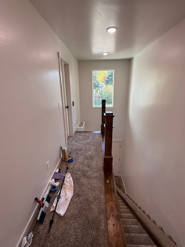 Building Photo - 504 S 5th St