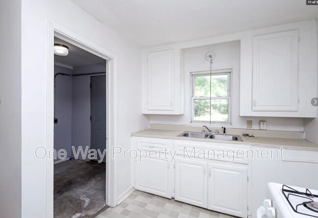 Building Photo - 1738 N Poplar Ave