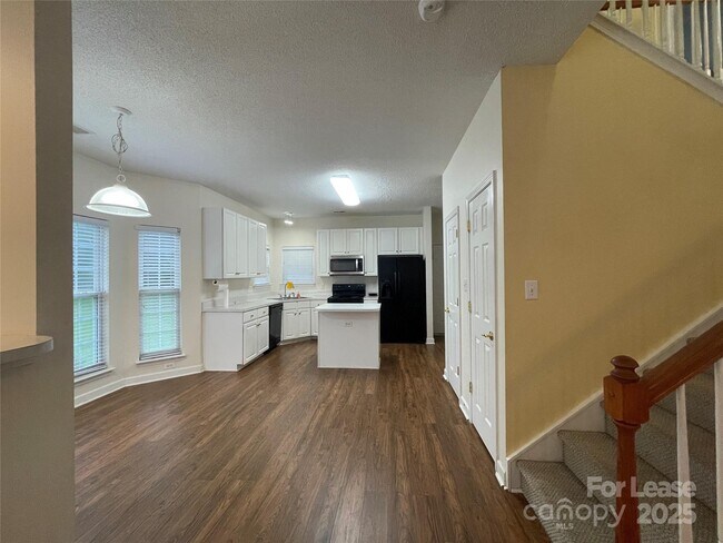 Building Photo - 5650 Berry Ridge Dr