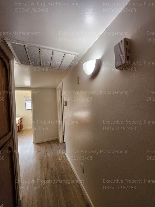 Building Photo - 3 bedroom/ 2 bath house near Pacheco Rd/ A...
