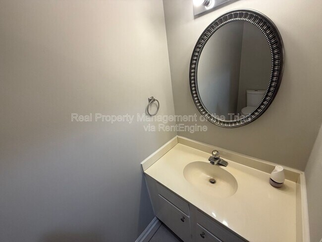 Building Photo - 2425 Tantelon Pl