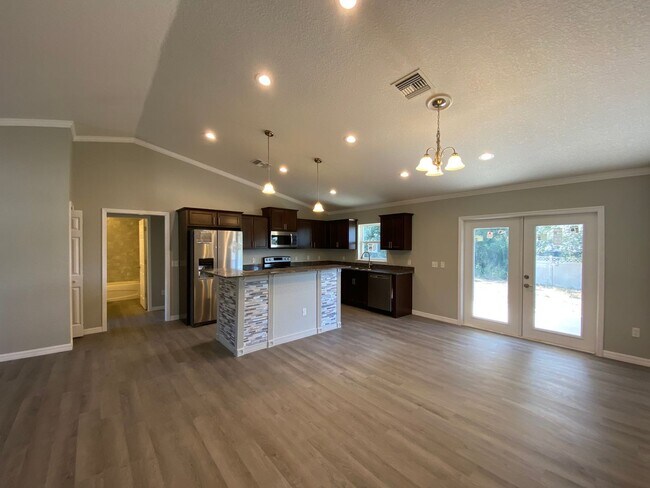 Building Photo - 10 Hemlock Cir Ct