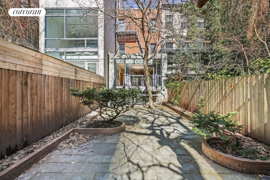 Building Photo - 448 W 25th St