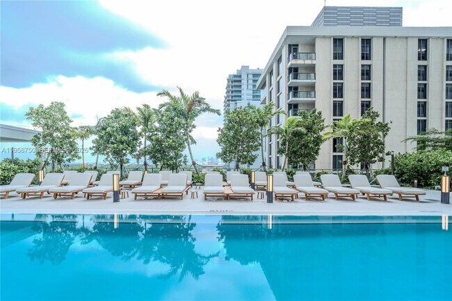 Building Photo - 2678 Tigertail Ave