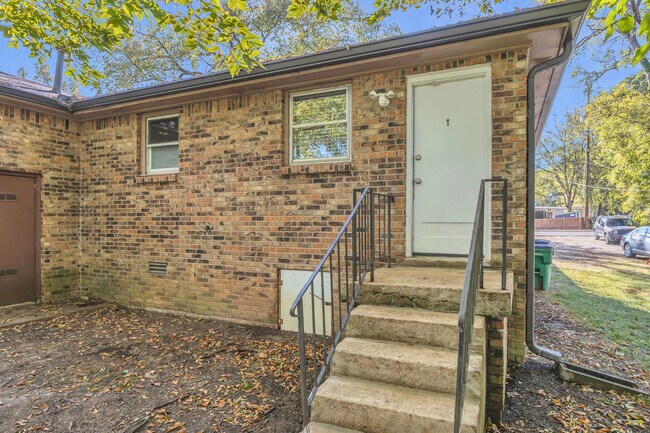 Building Photo - Charming Duplex in Prime Walkable 12 South Location!