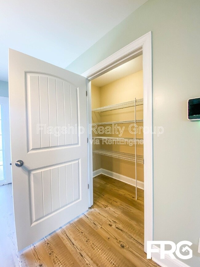 Building Photo - 203 Carew Dr