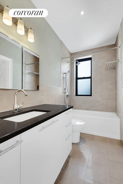 Building Photo - 56 E 87th St