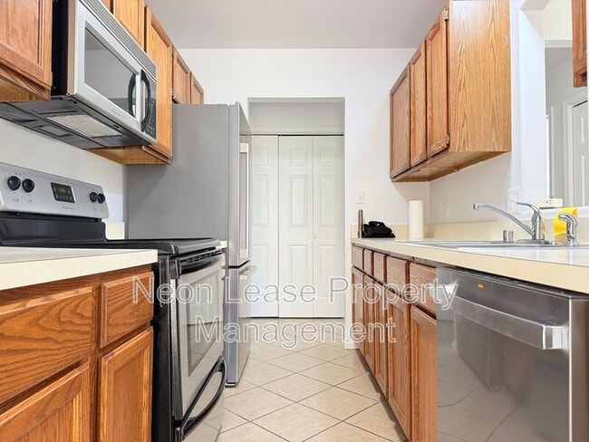 Building Photo - 400 Franklin St