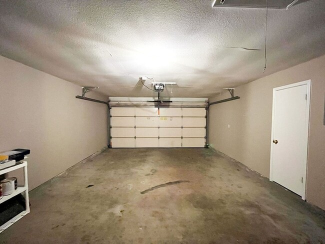 Building Photo - Available NOW!!!! This charming 1 story, 3 bedroom, 2 bath house could be your next home! Beautif...