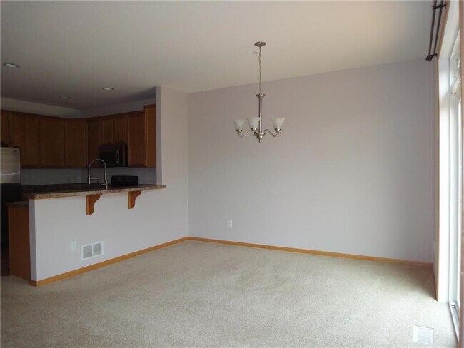 Building Photo - 11846 Emery Village Dr N