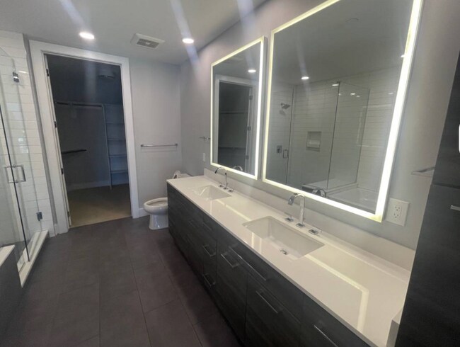 Building Photo - 1045 Lincoln St