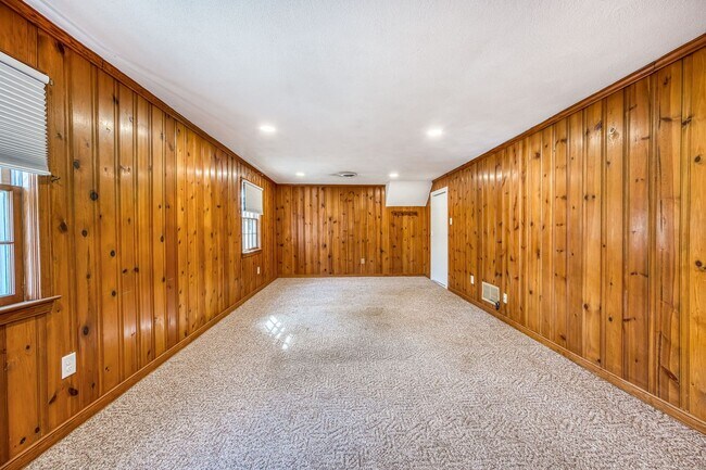 Building Photo - Spacious Chesterfield Home Move In Ready