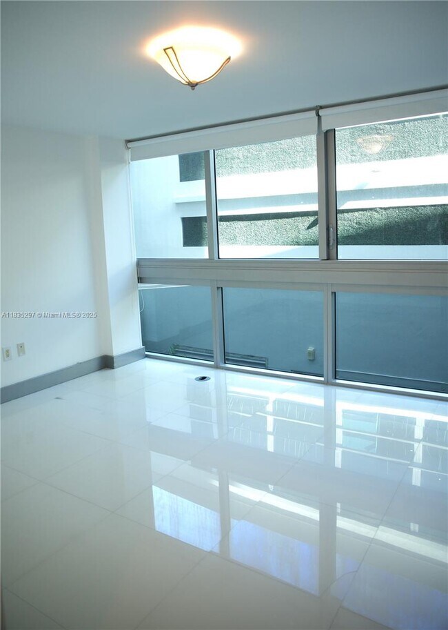 Building Photo - 2950 NE 188th St