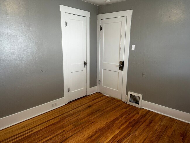 Building Photo - 4 Bedroom