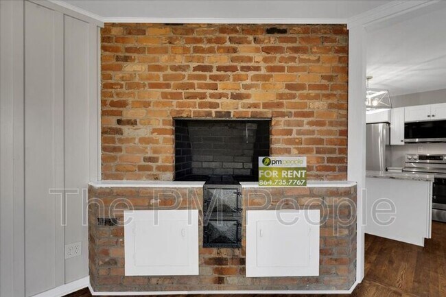 Building Photo - 501 S E St