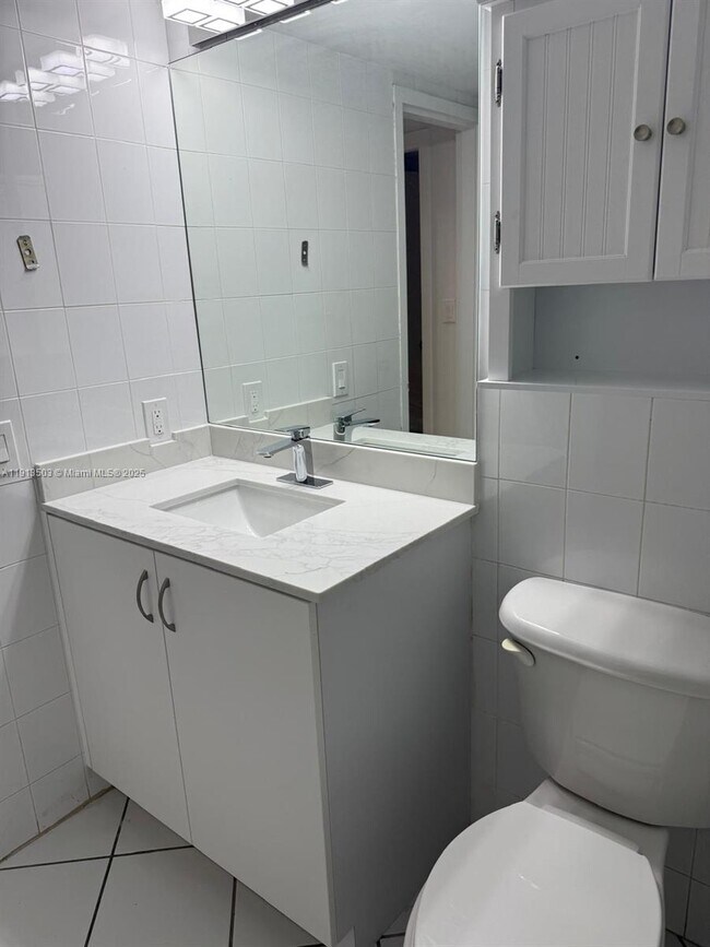 Building Photo - 1800 NW 24th Ave