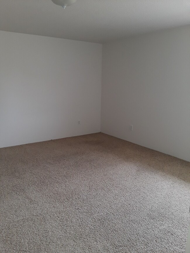 Building Photo - Cute Duplex Prineville