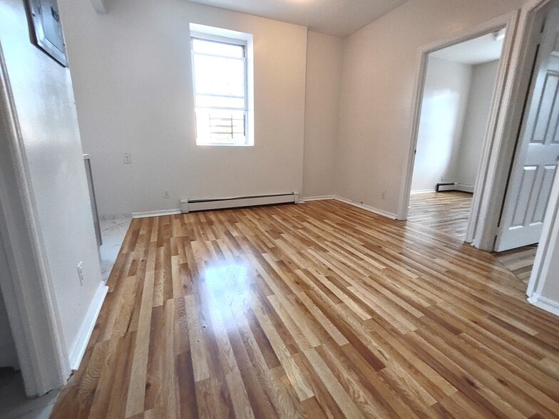 Building Photo - 903 Glenmore Ave