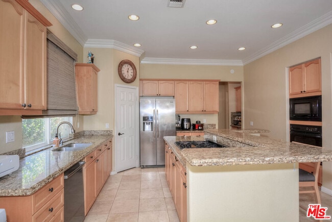 Building Photo - 74080 Claridge Pl