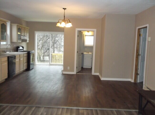 Primary Photo - 705 E Dominick St