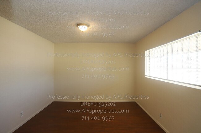 Building Photo - 830 E Anaheim St
