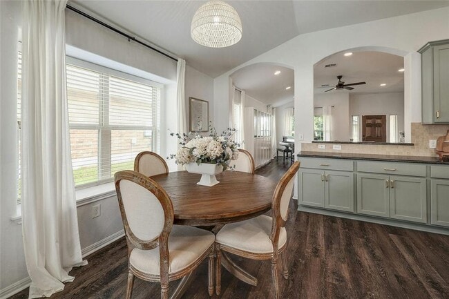 Building Photo - 1115 Petroglyph Trail