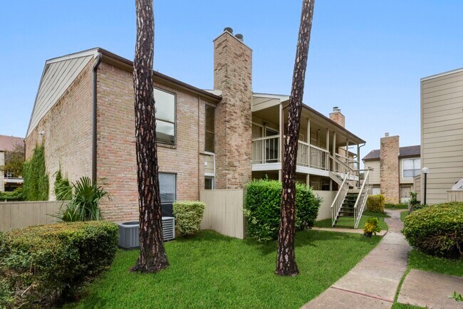 Building Photo - 2100 Wilcrest Dr