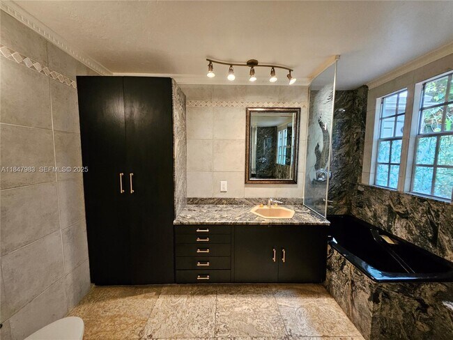 Building Photo - 38 SW 6th St