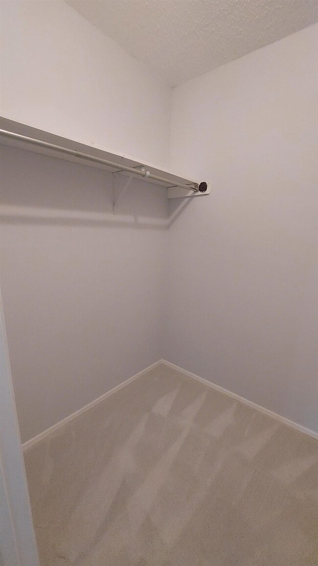 Building Photo - 1214 Hi Stirrup