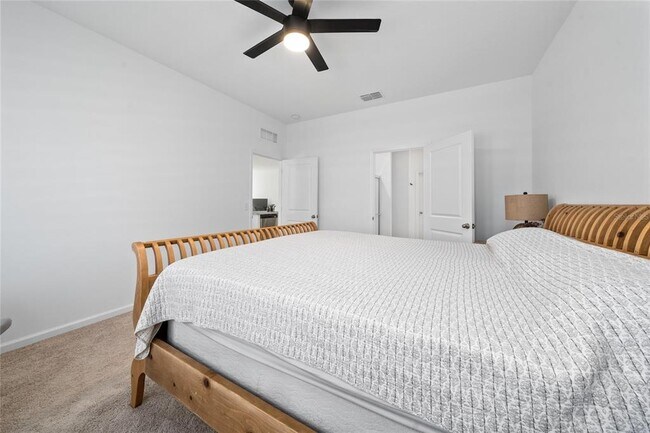 Building Photo - 1485 Effra Wy