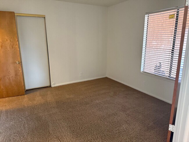 Building Photo - Victorville- Spring Valley Lake, 3 Bedrooms 2 bathrooms, New Paint