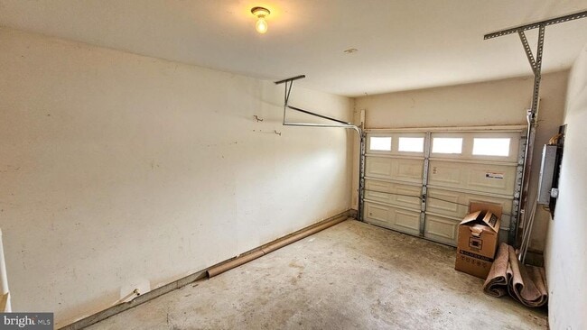 Building Photo - 380 Radio Rd