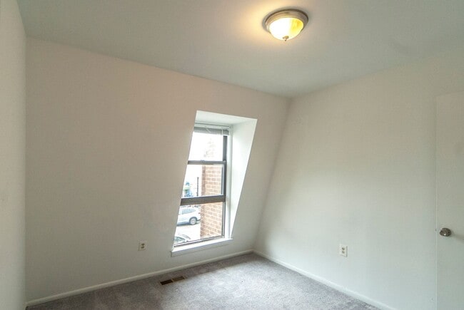 Building Photo - 1346 S Street NW