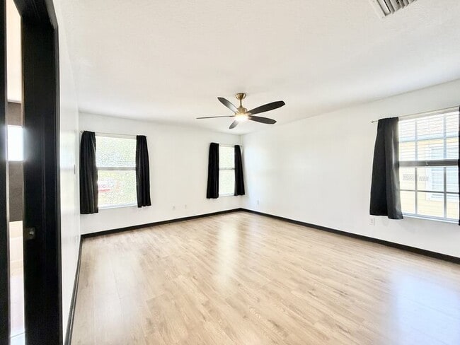 Building Photo - 4978 White Sanderling Ct