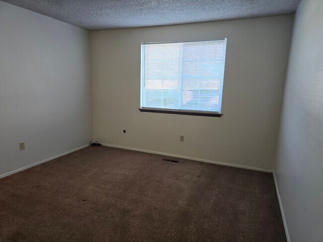 Building Photo - Eastland Duplex