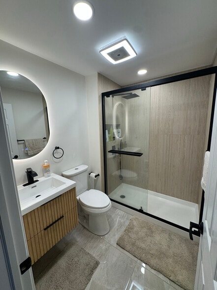 Building Photo - 10 Maple St