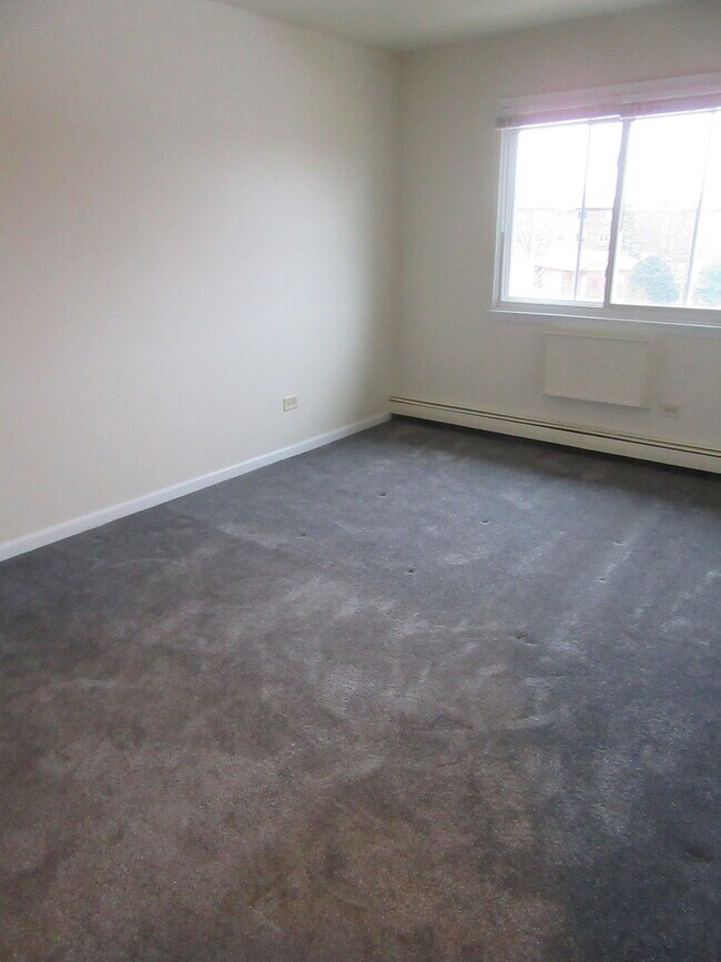 Building Photo - 135 Pickwick Dr