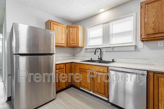 Building Photo - 11825 Roberts St